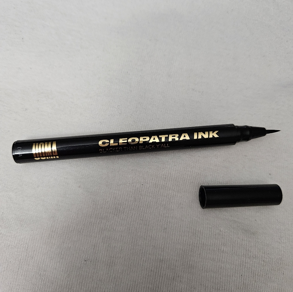 UOMA Cleopatra Ink Liquid Eyeliner